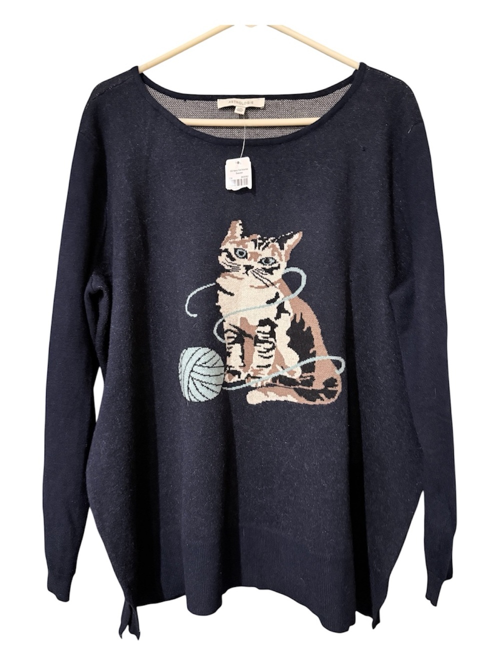 🆕Astrologie Navy Sweater with Cat and Light Blue Yarn Motif